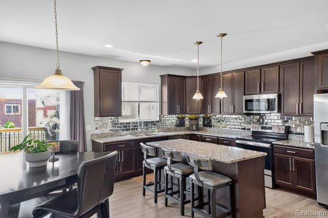 5168 Bradmore Lane, Warren, MI 48092
