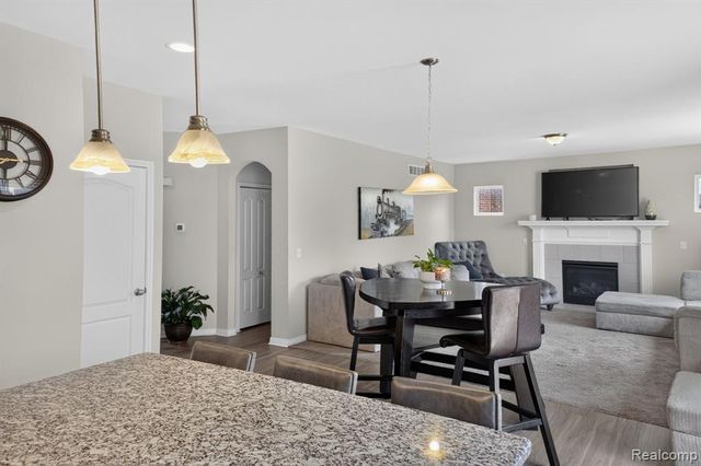 5168 Bradmore Lane, Warren, MI 48092