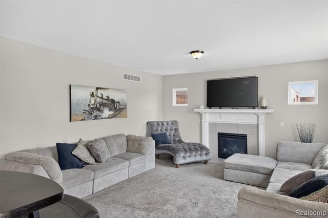 5168 Bradmore Lane, Warren, MI 48092