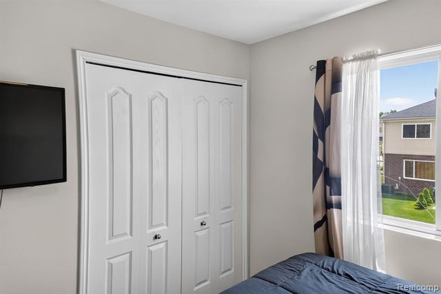 5168 Bradmore Lane, Warren, MI 48092