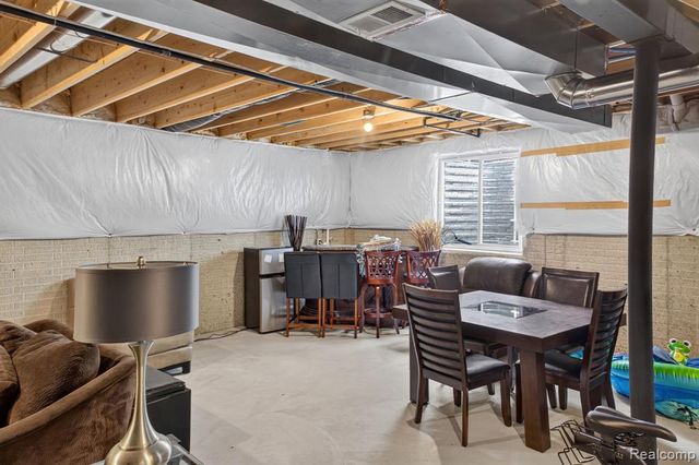 5168 Bradmore Lane, Warren, MI 48092