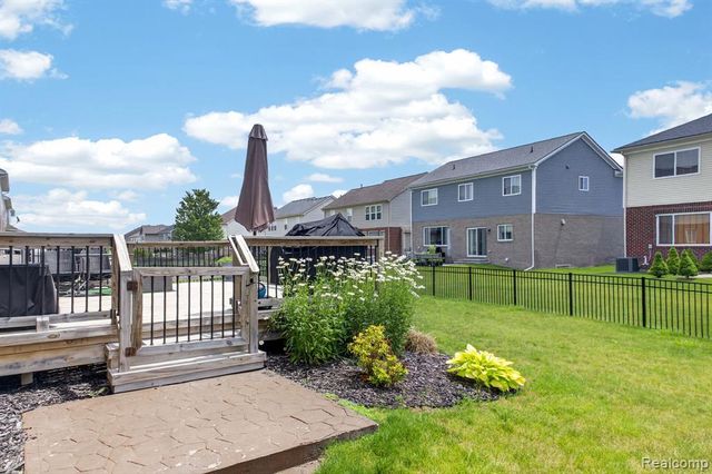 5168 Bradmore Lane, Warren, MI 48092