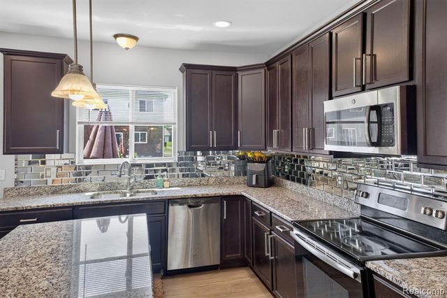 5168 Bradmore Lane, Warren, MI 48092
