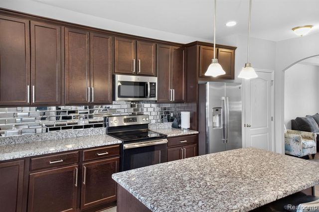 5168 Bradmore Lane, Warren, MI 48092