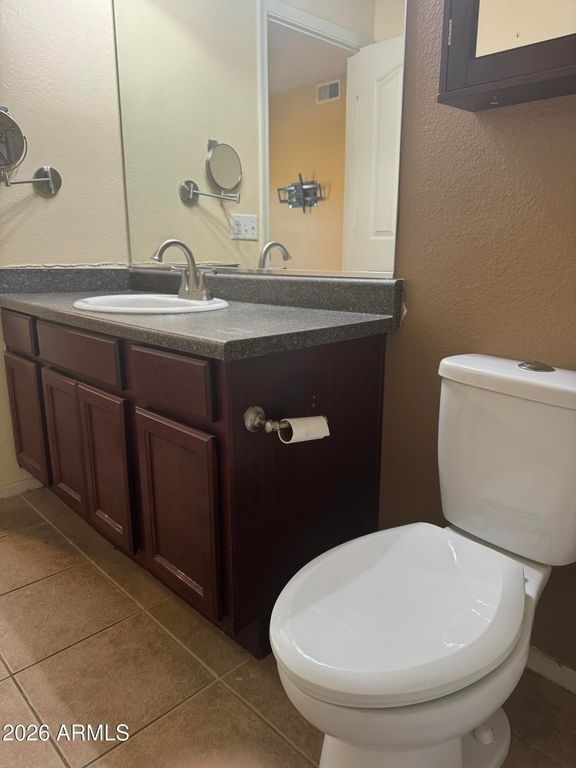 Image 15 of property listing at 16013 S DESERT FOOTHILLS Parkway 2021, Phoenix, AZ 85048