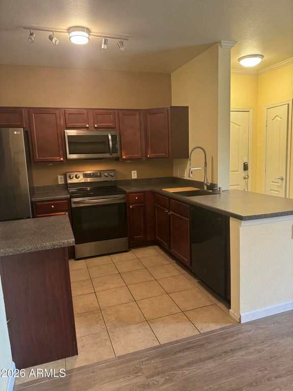 Image 4 of property listing at 16013 S DESERT FOOTHILLS Parkway 2021, Phoenix, AZ 85048