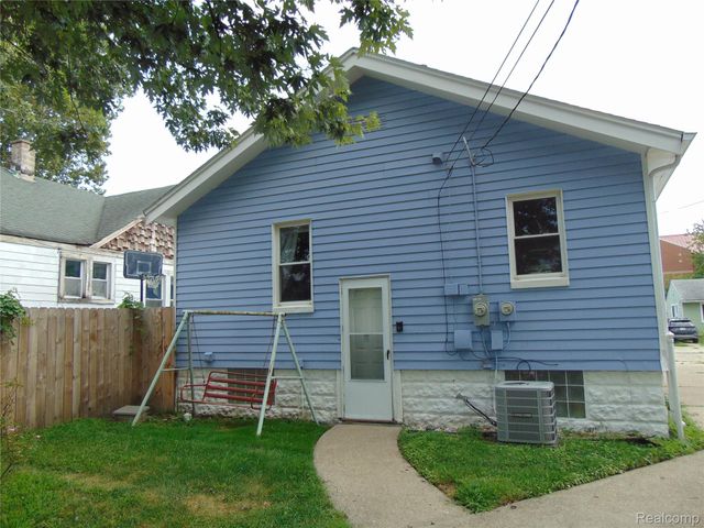 613 E Woodruff Avenue, Hazel Park, MI 48030