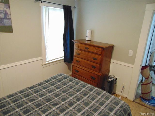 613 E Woodruff Avenue, Hazel Park, MI 48030