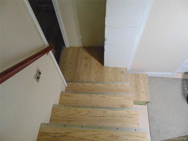 613 E Woodruff Avenue, Hazel Park, MI 48030