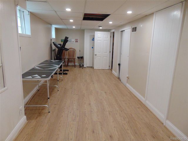 613 E Woodruff Avenue, Hazel Park, MI 48030