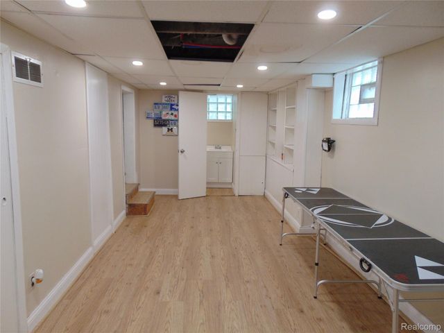 613 E Woodruff Avenue, Hazel Park, MI 48030