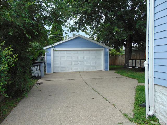 613 E Woodruff Avenue, Hazel Park, MI 48030