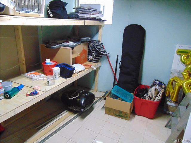 613 E Woodruff Avenue, Hazel Park, MI 48030