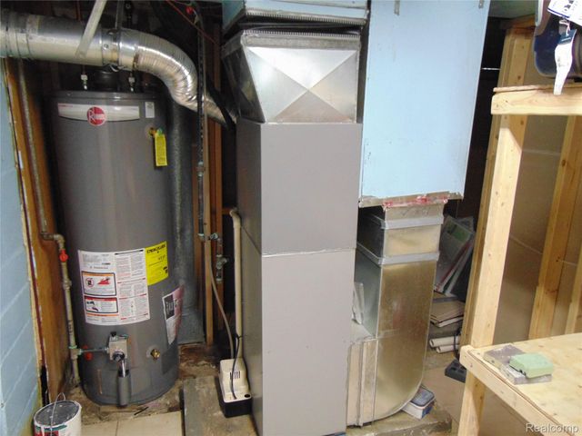 613 E Woodruff Avenue, Hazel Park, MI 48030