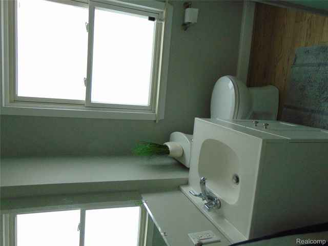 613 E Woodruff Avenue, Hazel Park, MI 48030