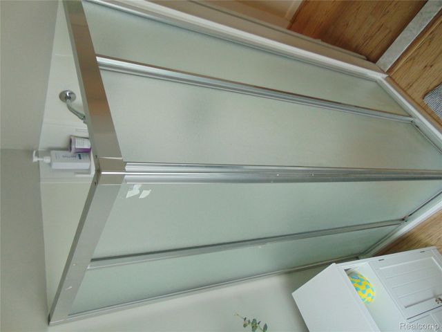 613 E Woodruff Avenue, Hazel Park, MI 48030