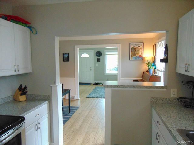 613 E Woodruff Avenue, Hazel Park, MI 48030