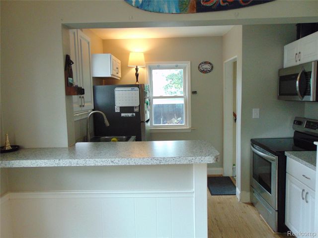 613 E Woodruff Avenue, Hazel Park, MI 48030