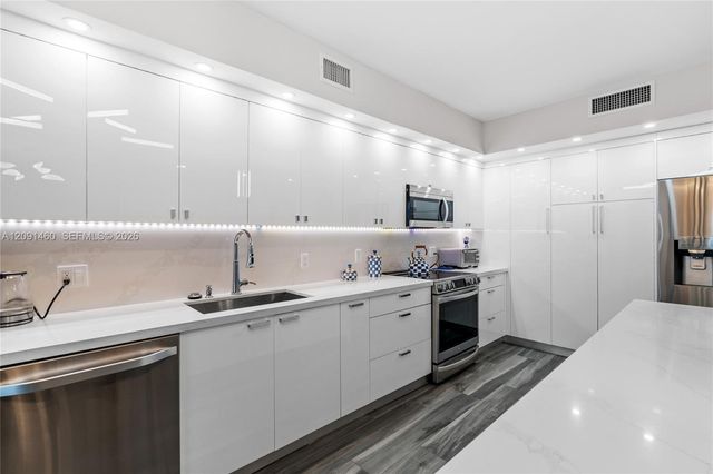 17555 Atlantic Boulevard UPH3, Sunny Isles Beach, FL 33160