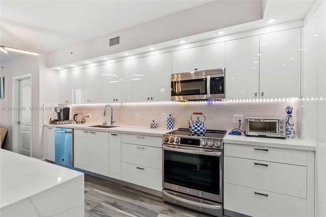17555 Atlantic Boulevard UPH3, Sunny Isles Beach, FL 33160