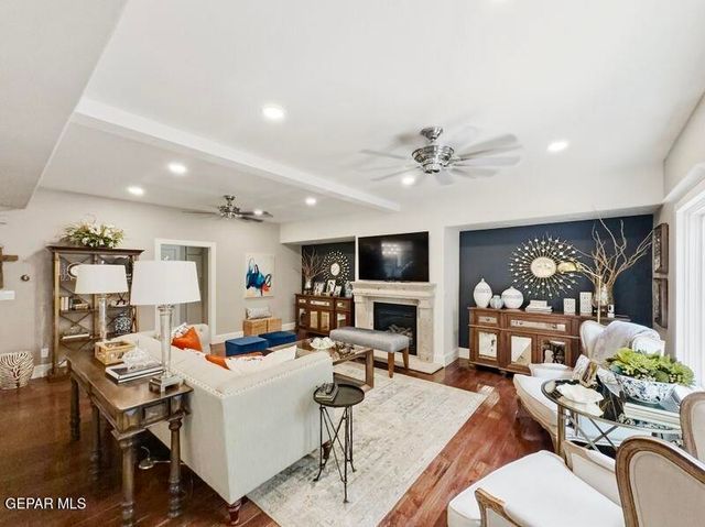 6084 VIA HERMOSA Court, El Paso, TX 79912