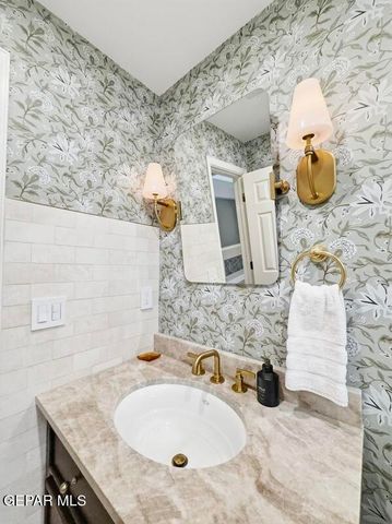 6084 VIA HERMOSA Court, El Paso, TX 79912