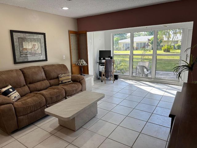 13749 Flora Place B, Delray Beach, FL 33484