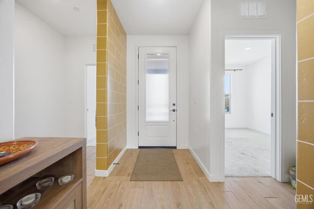 7425 Peach Grove Lane, Bakersfield, CA 93313