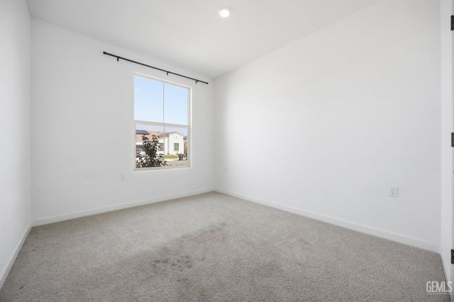 7425 Peach Grove Lane, Bakersfield, CA 93313