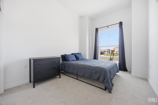 7425 Peach Grove Lane, Bakersfield, CA 93313