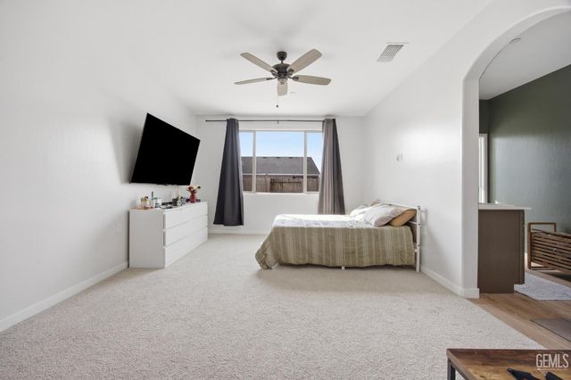 7425 Peach Grove Lane, Bakersfield, CA 93313