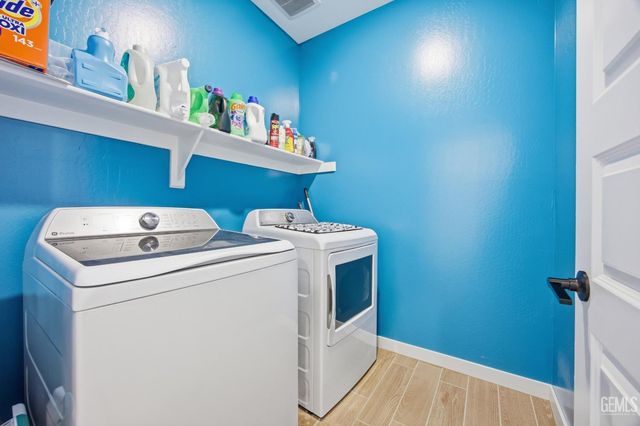 7425 Peach Grove Lane, Bakersfield, CA 93313