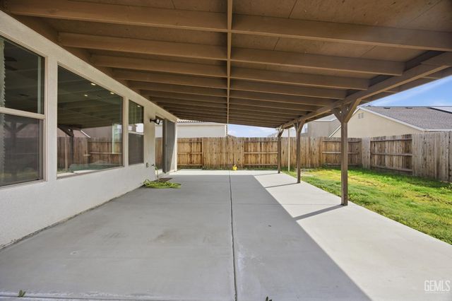 7425 Peach Grove Lane, Bakersfield, CA 93313