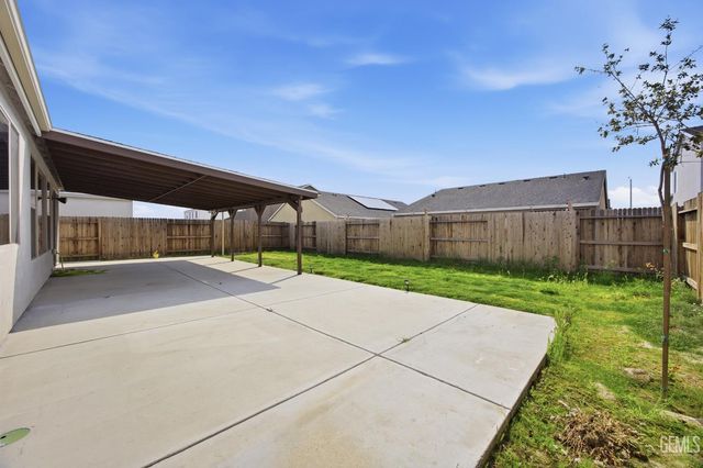 7425 Peach Grove Lane, Bakersfield, CA 93313