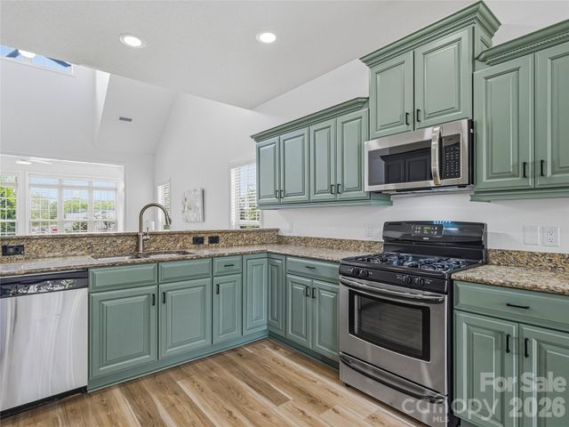 33 Florian Lane, Fletcher, NC 28732