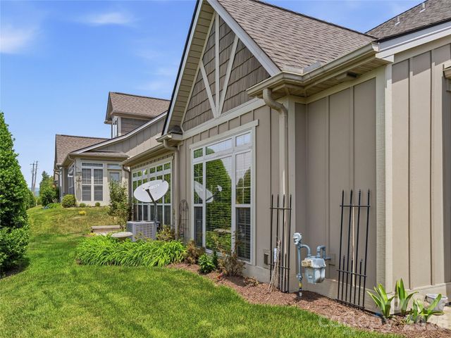 33 Florian Lane, Fletcher, NC 28732