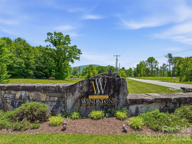 33 Florian Lane, Fletcher, NC 28732