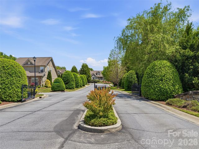 33 Florian Lane, Fletcher, NC 28732
