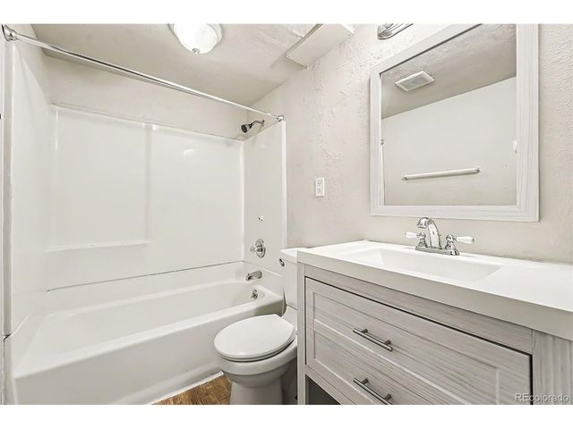 875 S Quebec St 24, Denver, CO 80247