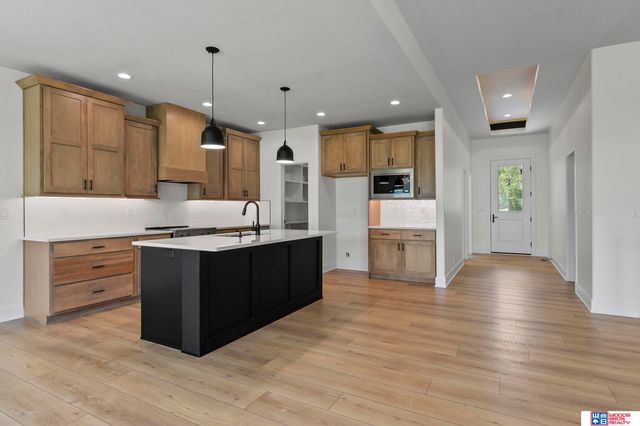 663 Eloise Avenue, Lincoln, NE 68520