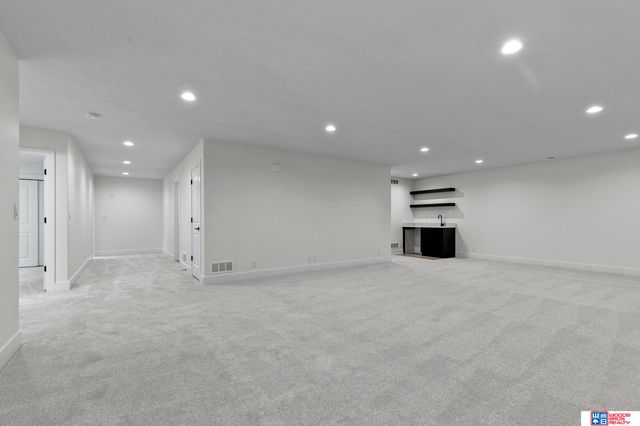 663 Eloise Avenue, Lincoln, NE 68520