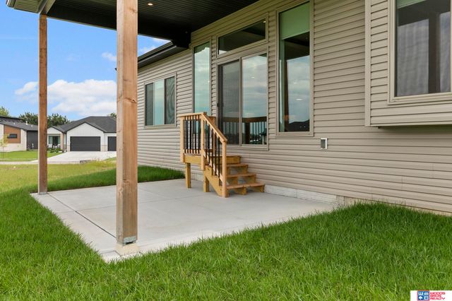 663 Eloise Avenue, Lincoln, NE 68520