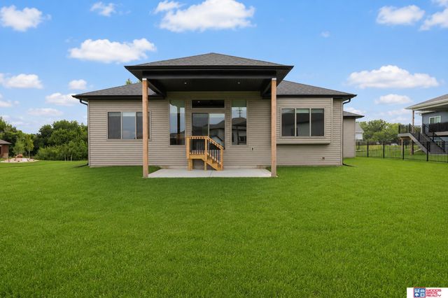 663 Eloise Avenue, Lincoln, NE 68520