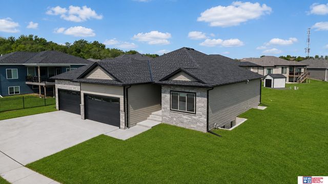 663 Eloise Avenue, Lincoln, NE 68520