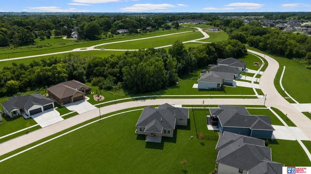 663 Eloise Avenue, Lincoln, NE 68520