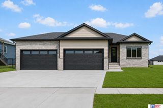 663 Eloise Avenue, Lincoln, NE 68520