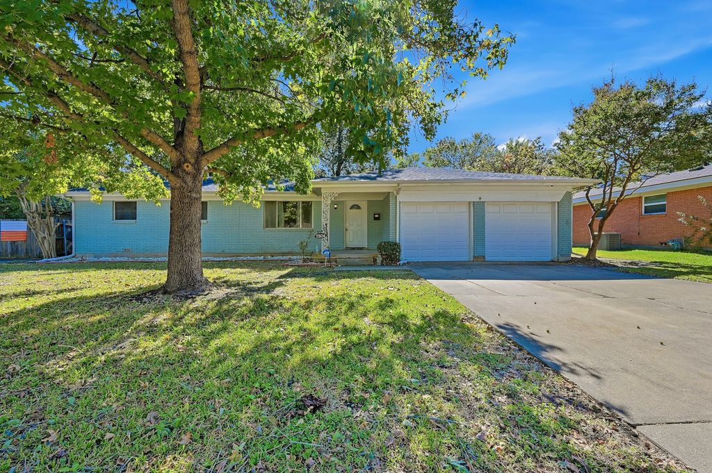 7304 Winnell Way, North Richland Hills, TX 76180