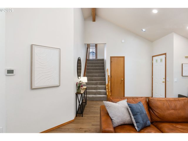 16050 Nw SOMERSET Dr, Beaverton, OR 97006
