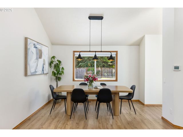 16050 Nw SOMERSET Dr, Beaverton, OR 97006