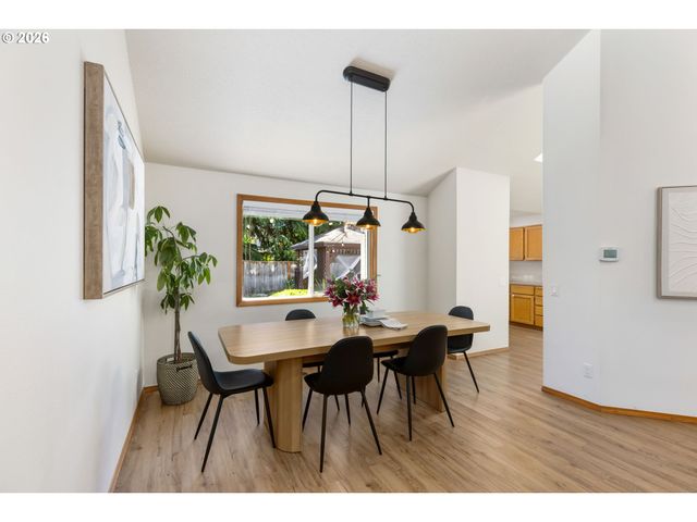16050 Nw SOMERSET Dr, Beaverton, OR 97006